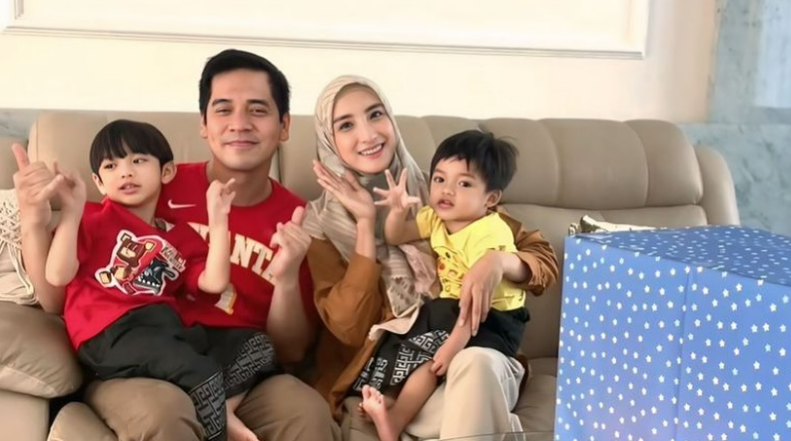Ricky Perdana dan Keluarga